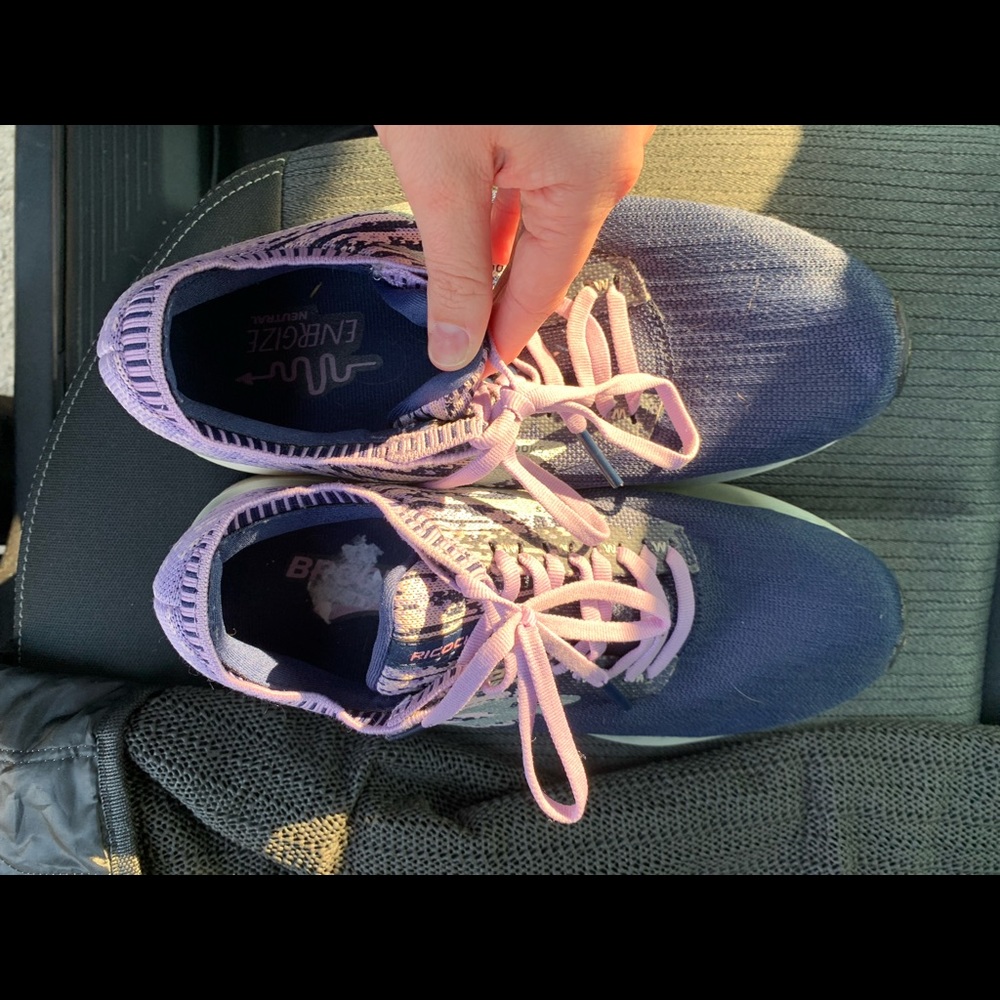 Brooks size 8. These have been worn maybe 5-8 time